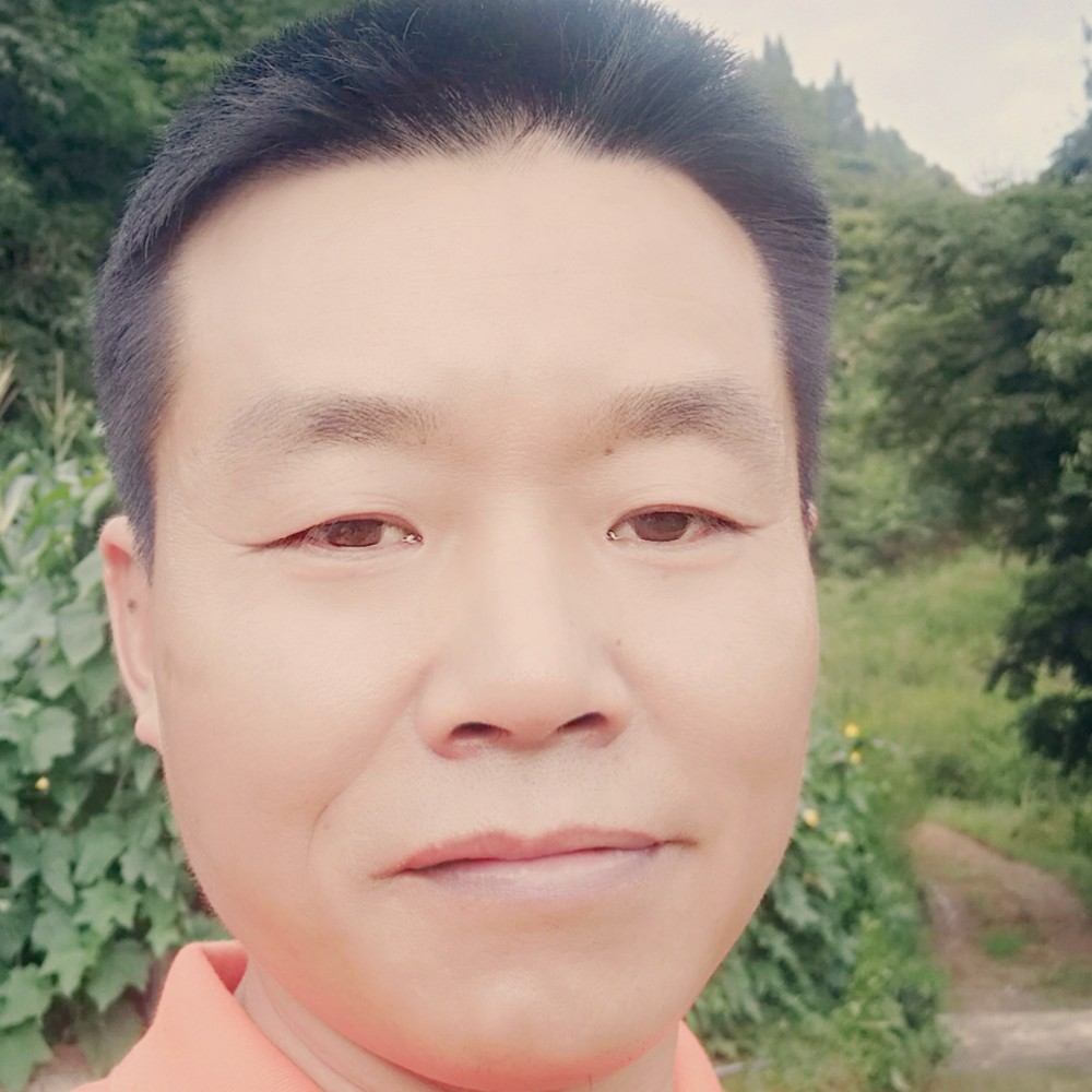 短靴害羞的照片