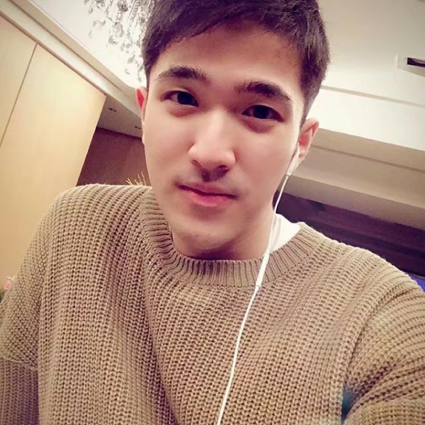 大黄的主人的照片