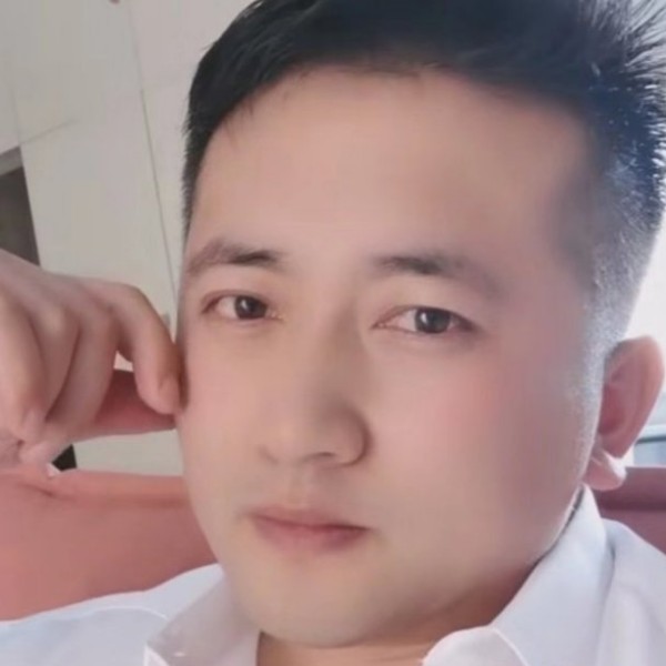 大鹏机智的照片