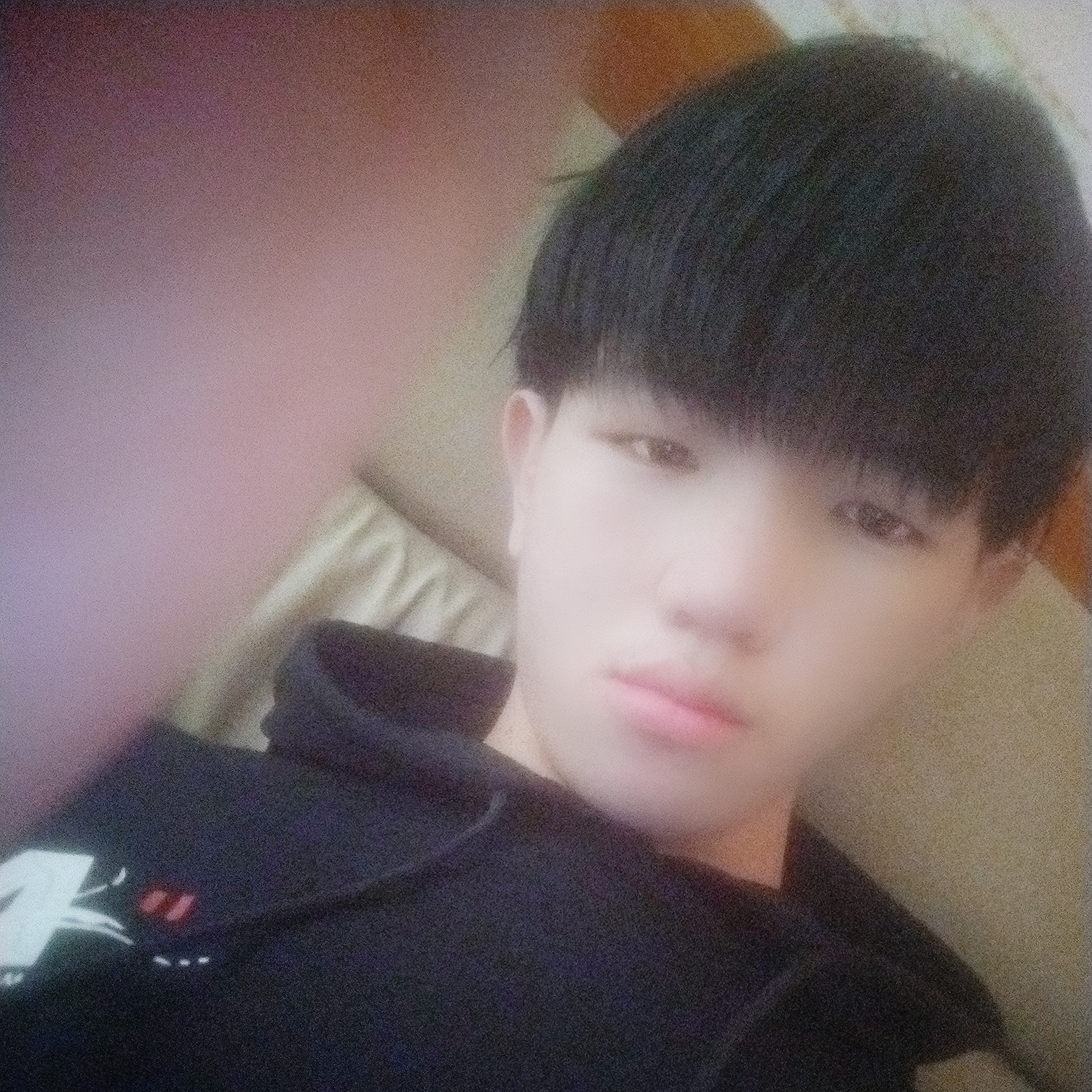 小猫咪泪了现实的照片