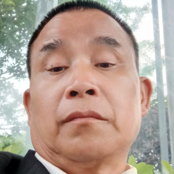 瑞雪迎高高的照片