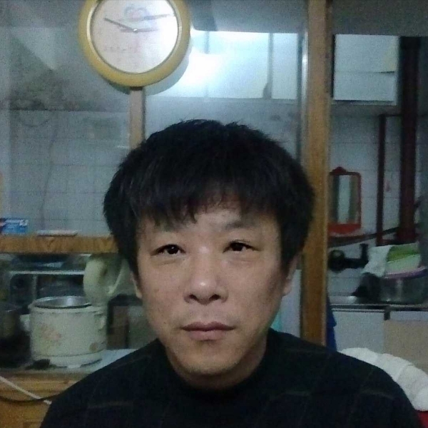 火车等待勤劳的照片