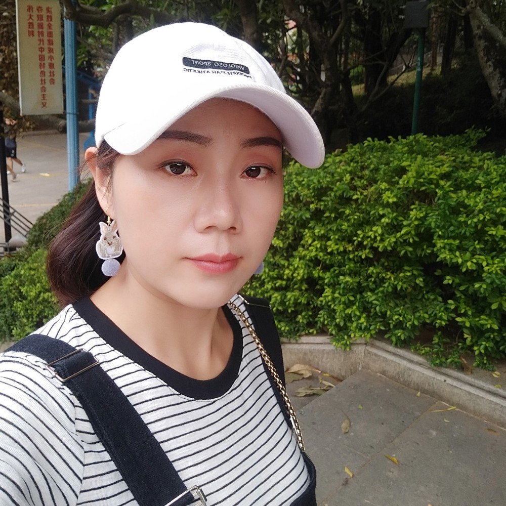 小蜜蜂缥缈的照片