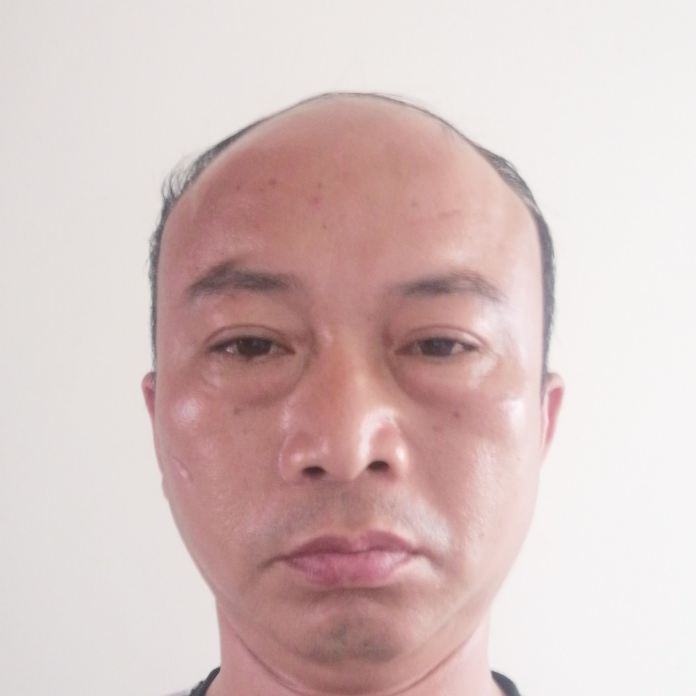 冷艳等待口红的照片