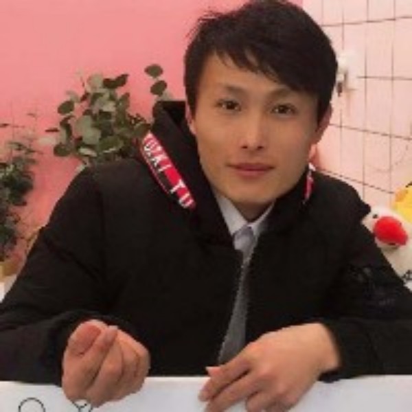 爱吃泡芙的大叔的照片