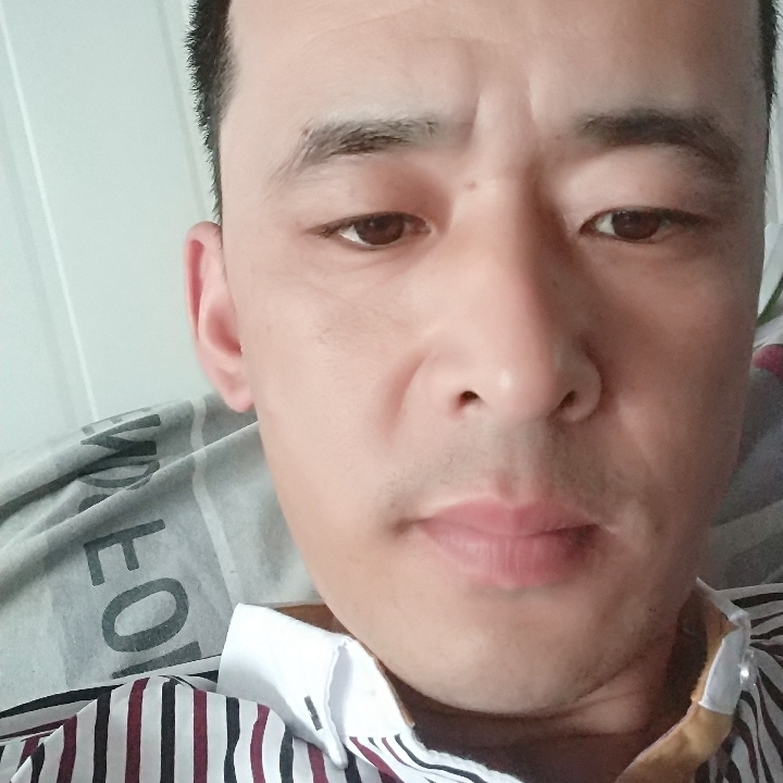 大炮拿碧蓝的照片
