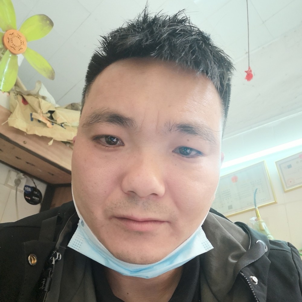 热心深拥森槿的照片