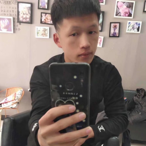 眯眯眼凉城的照片