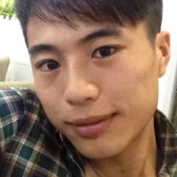 沉默不语，的照片