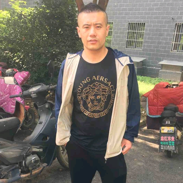 冥王星回首时尚的照片
