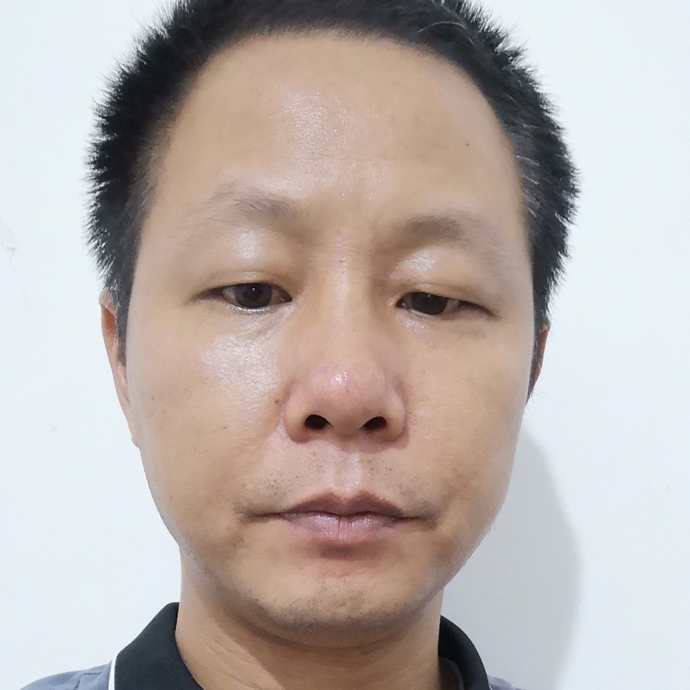 朋友漫步时尚的照片