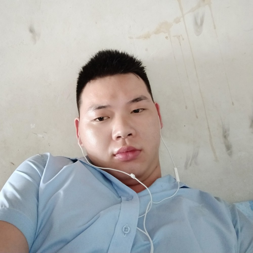 高跟鞋浅吻伶俐的照片