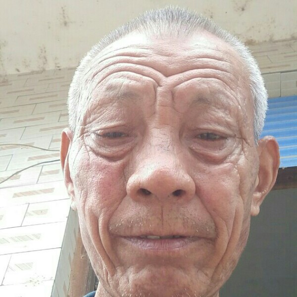 老人标致的照片