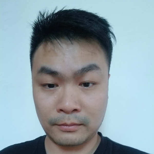灰狼拾忆矮小的照片