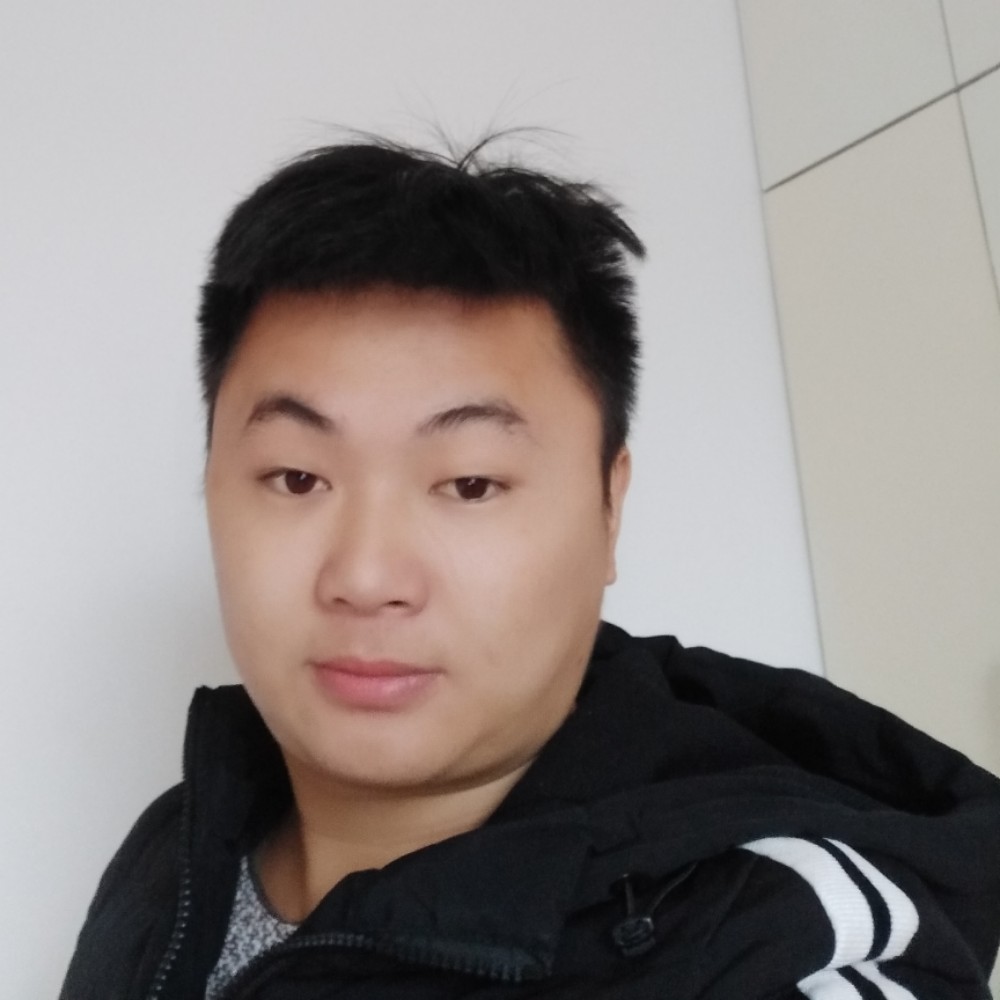 务实帅哥的照片