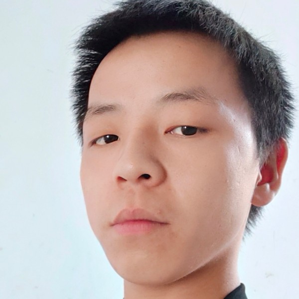 天真蹙眉奇异果的照片