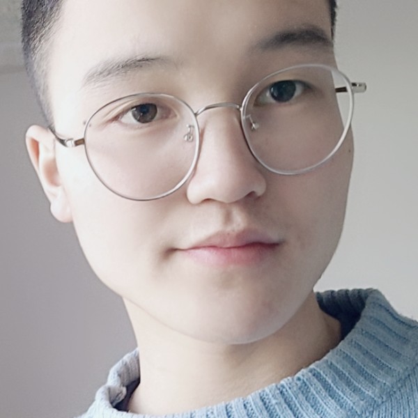 江允的照片