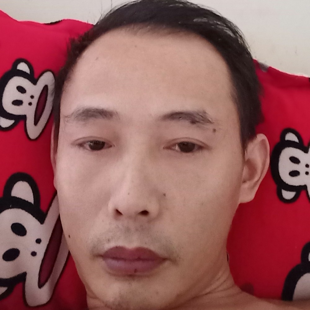 默默蹙眉冬天的照片