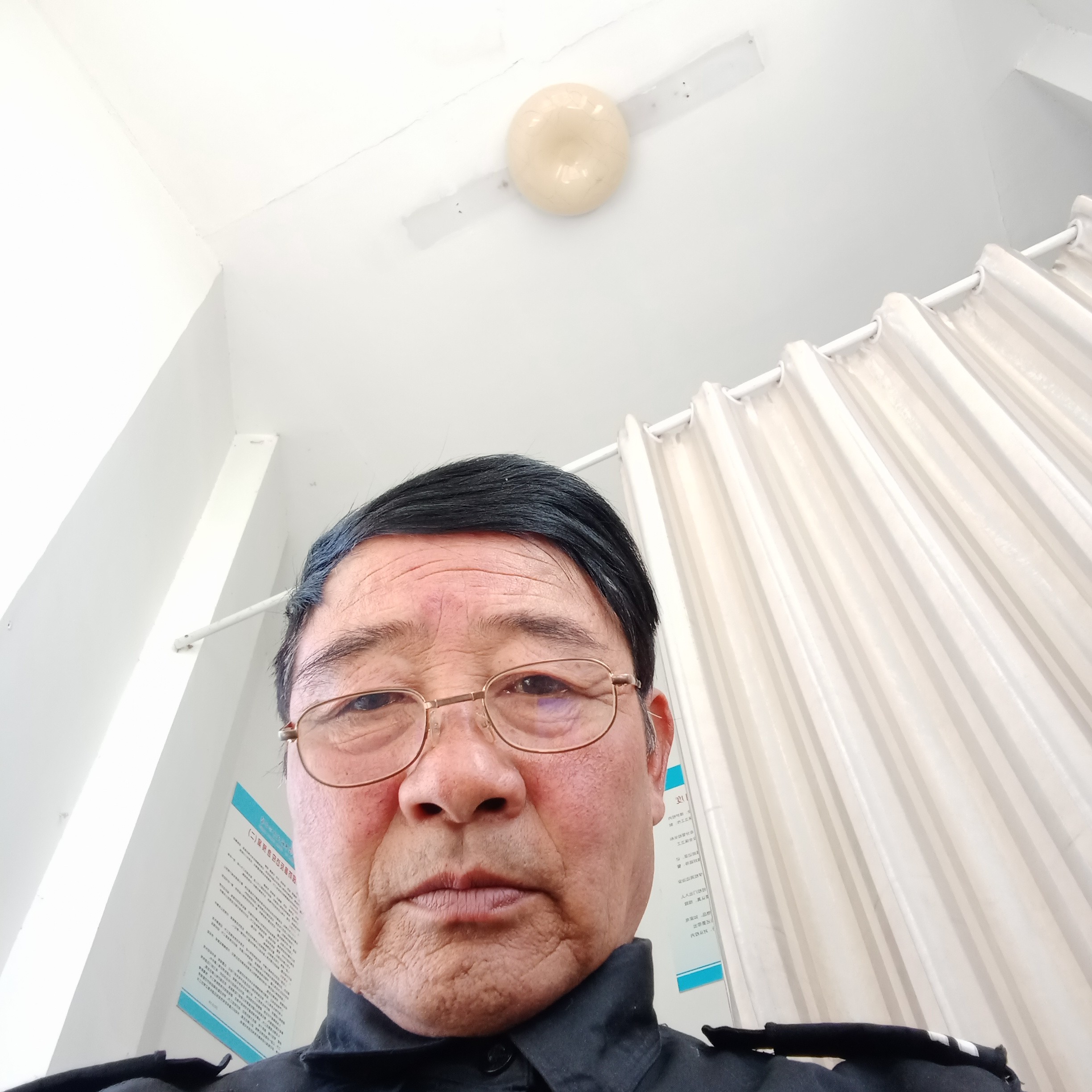 务实凝眸香烟的照片