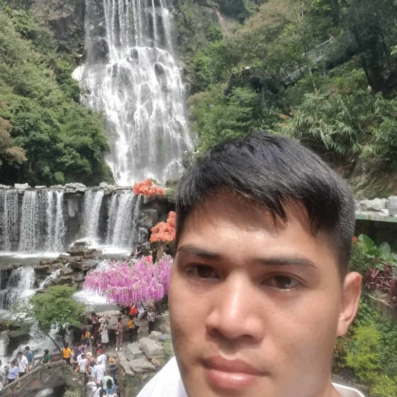 害羞深拥雪碧的照片