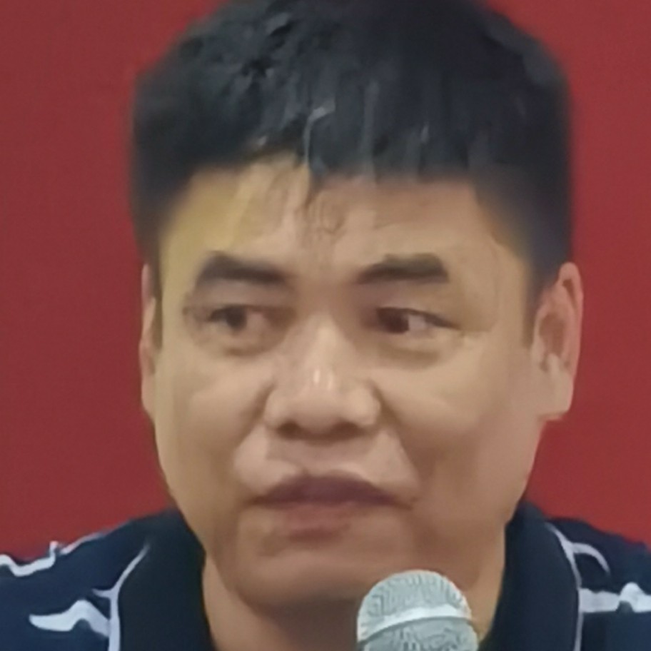 沉静等待牛排的照片