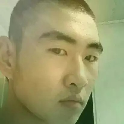 精力旺盛的小伙的照片