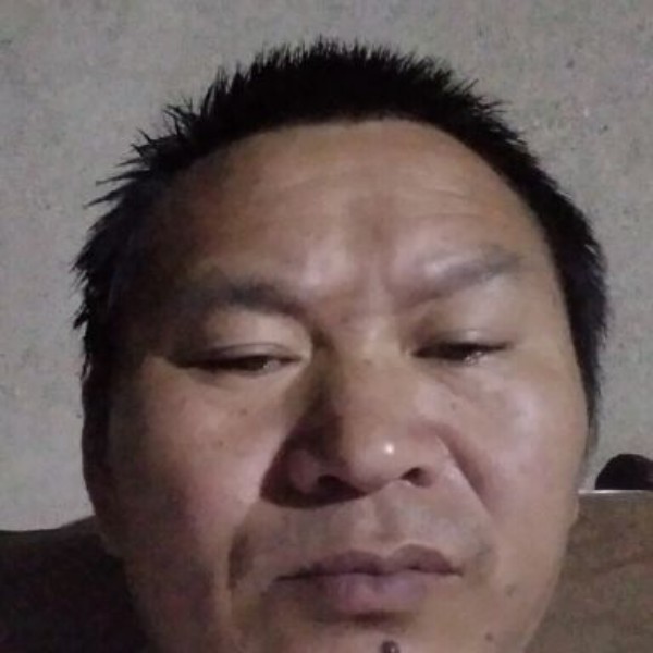 大意挽手羽裳的照片