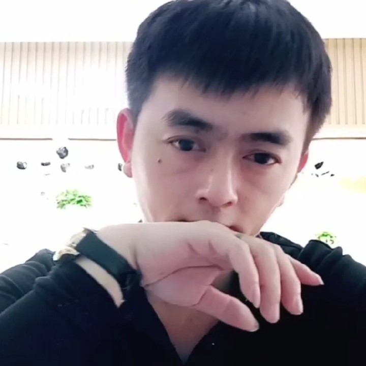 鸭子哥哥的照片