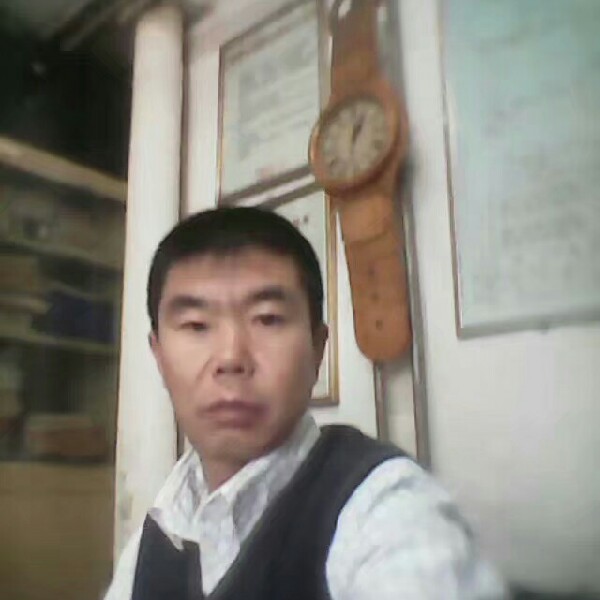 猎豹深拥香蕉的照片