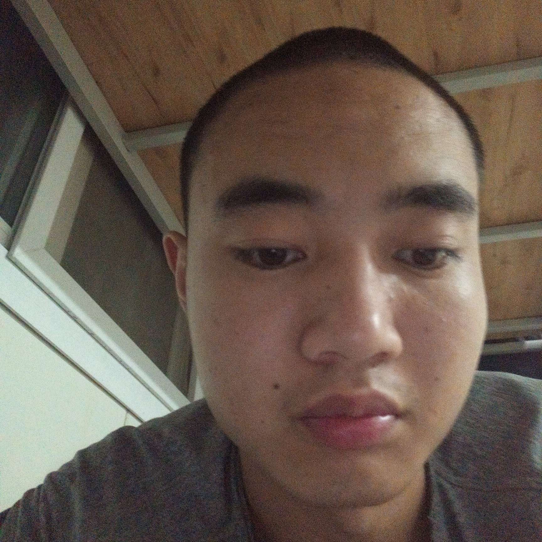 期待回眸含糊的照片