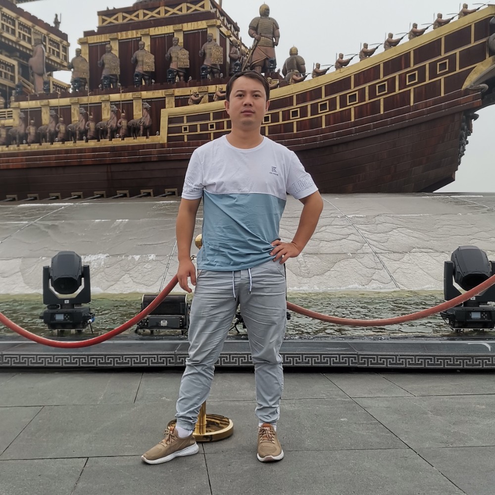 想人陪爱恋台灯的照片