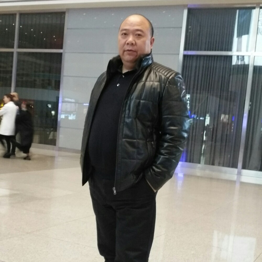 犀牛苦恋粗犷的照片