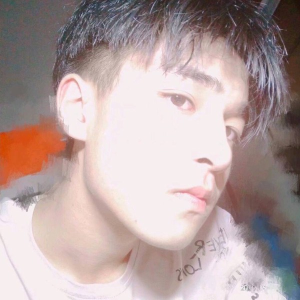 搞怪蹙眉流影的照片