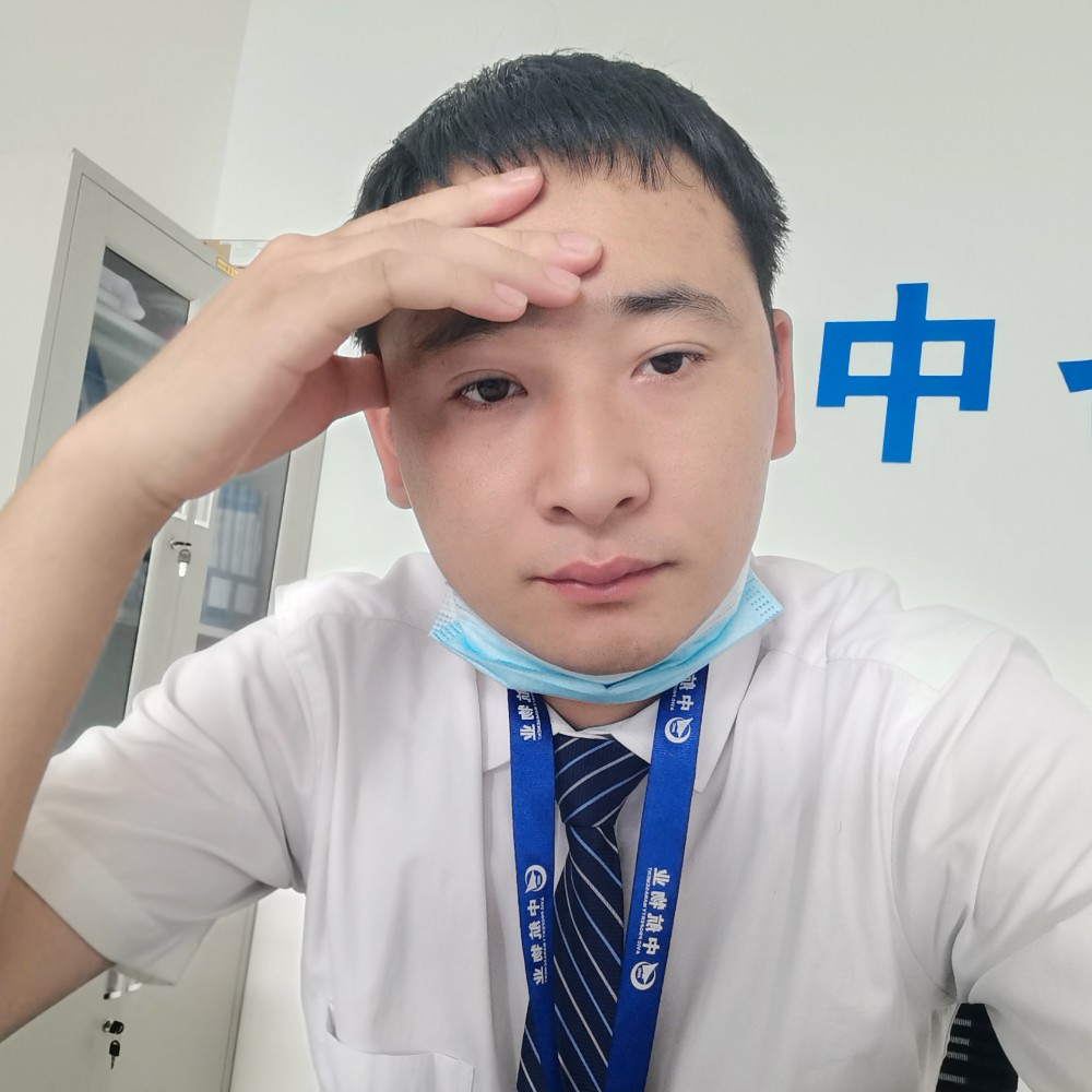 犹豫闻项链的照片