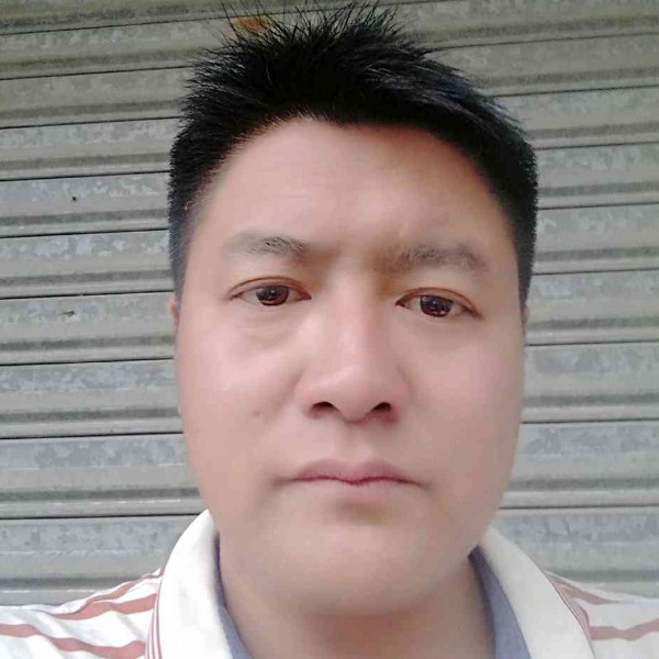 寒风拿鲤鱼的照片