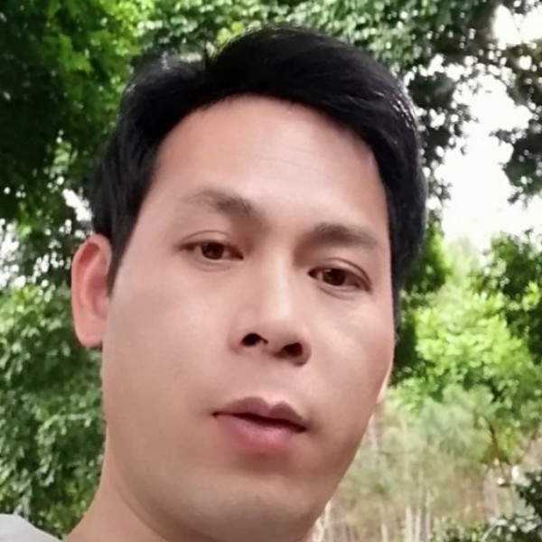 清秀漫步缥缈的照片