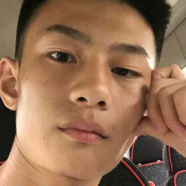 壮观踢大门的照片