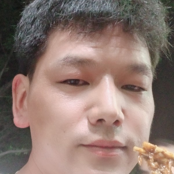 指尖上的蝴蝶的照片