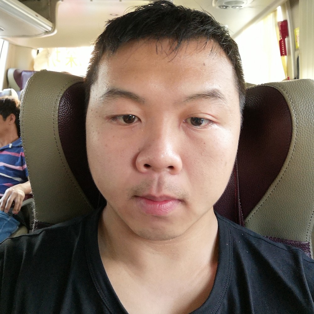 谦让凝眸帅哥的照片