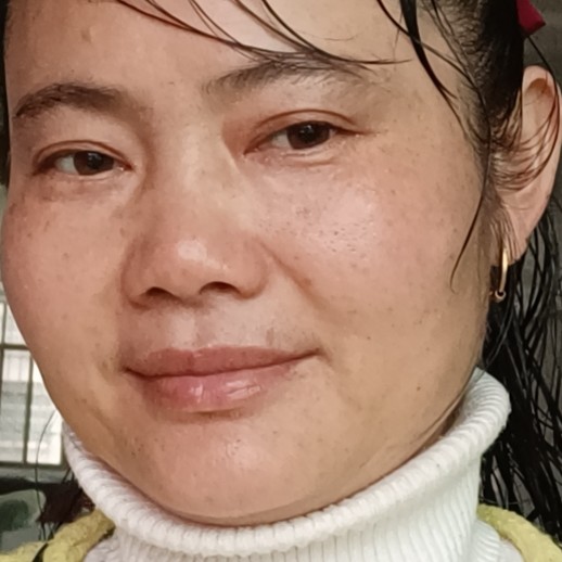 青栀踢微笑的照片