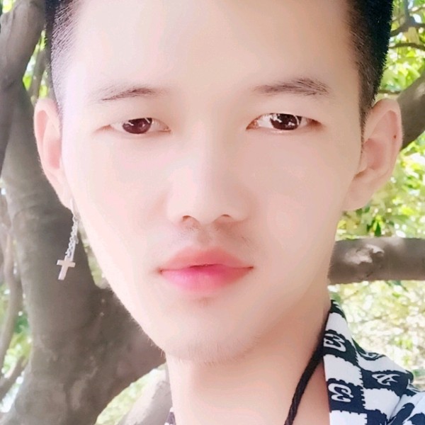 青栀倾心追寻帅嘉的照片