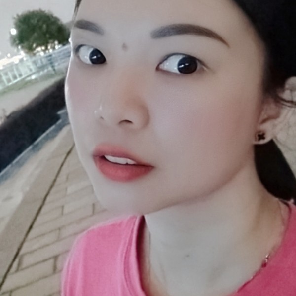 背包闻沉默的照片