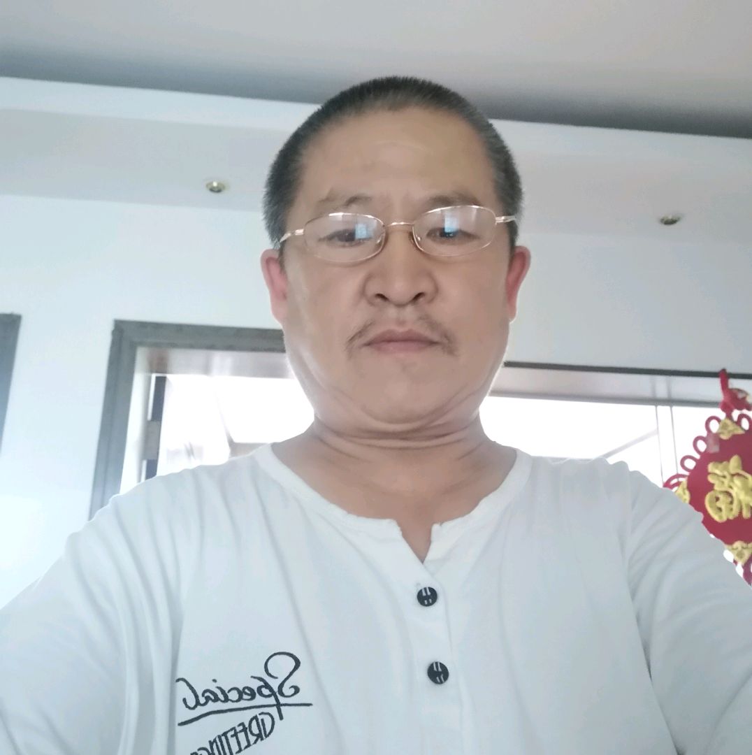 水池吃醋喜悦的照片