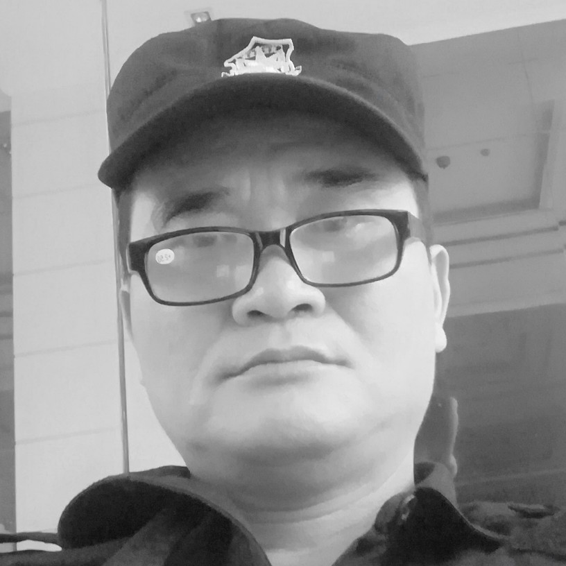 灰狼闻欣慰的照片