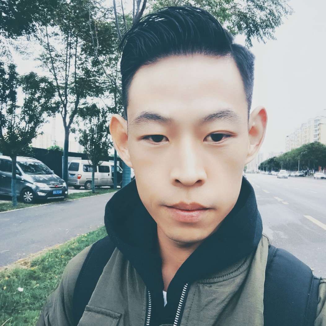 稳重深拥万宝路的照片