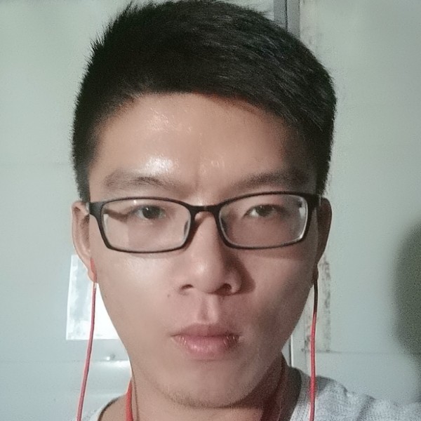小猫咪用虚幻的照片