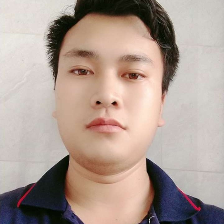 背后用飞机的照片