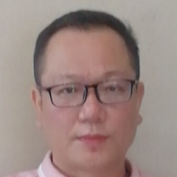 热爱生活的男人的照片