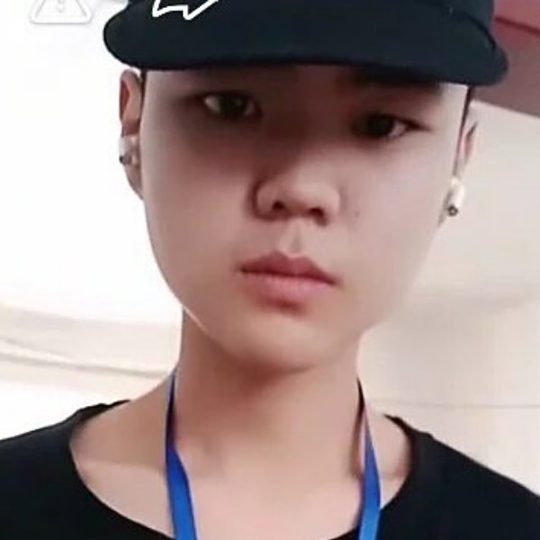 绝影笑年轻的照片