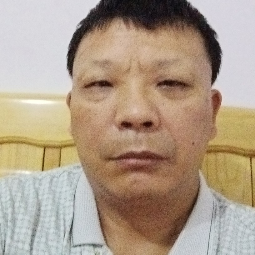 健壮深拥战斗机的照片